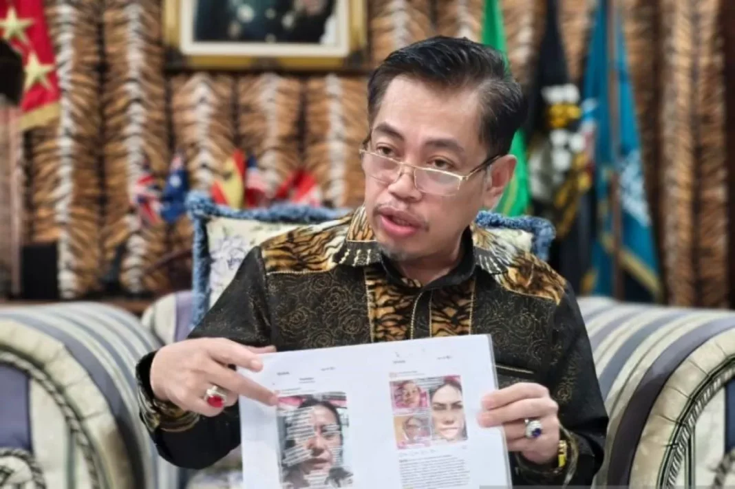 Ketua DPW LBH LIRA Sulsel Ryan Latif laporkan salah satu klinik kecantikan ke Polda Sulawesi Selatan. (sumber foto: Darwin Fatir/Antara)