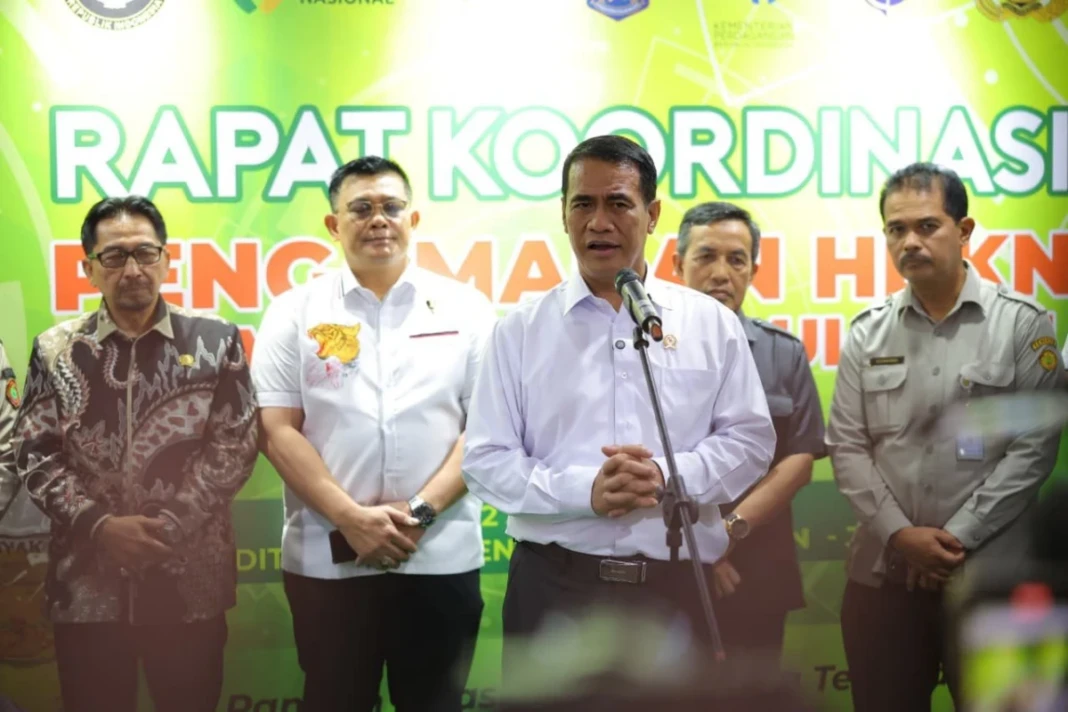 Menteri Pertanian Andi Amran Sulaiman selaku Kepala Badan Pangan Nasional saat Konferensi Pers setelah memimpin Rapat Koordinasi Pengamanan Stabilisasi Pasokan dan Harga Pangan (SPHP) dalam rangka Hari Besar Keagamaan Nasional (HKBN) Ramadhan hingga Idul Fitri 2026.