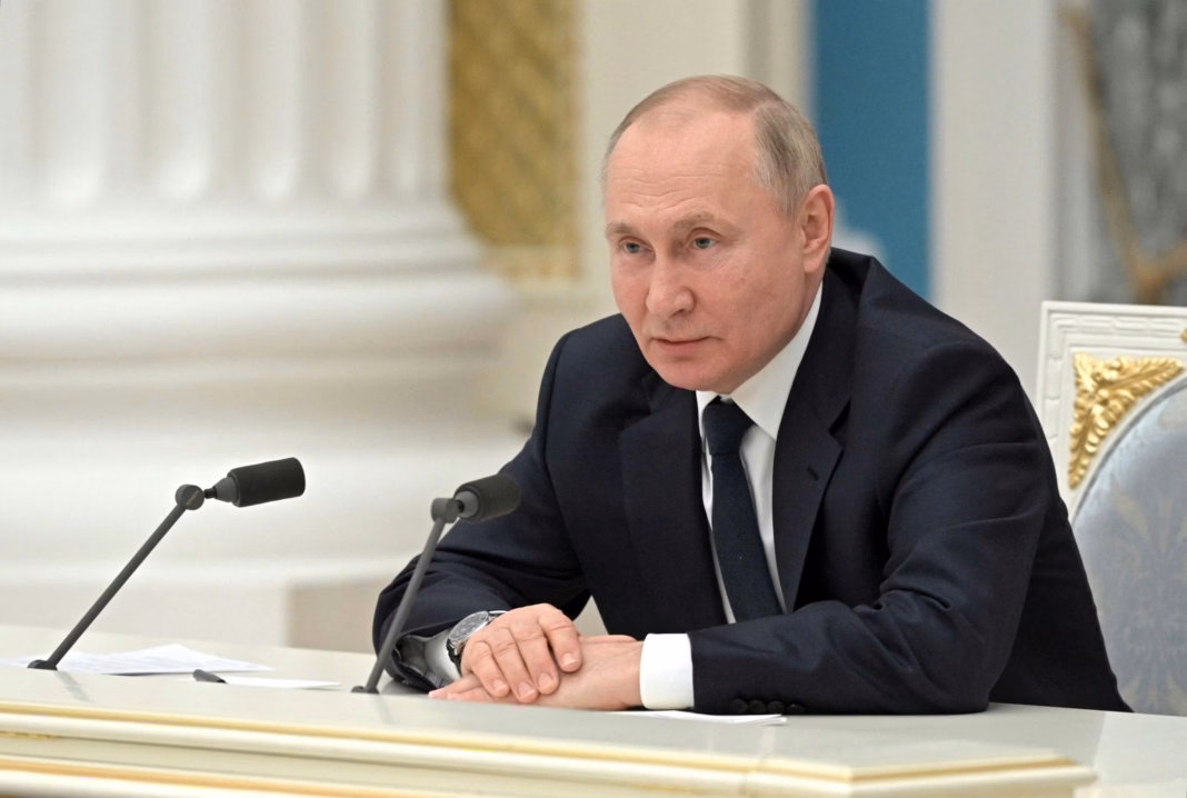 Presiden Vladimir Putin memimpin rapat tingkat tinggi di Moskow yang membahas percepatan pengembangan dan pemanfaatan sistem otonom serta nirawak di berbagai sektor strategis Rusia.