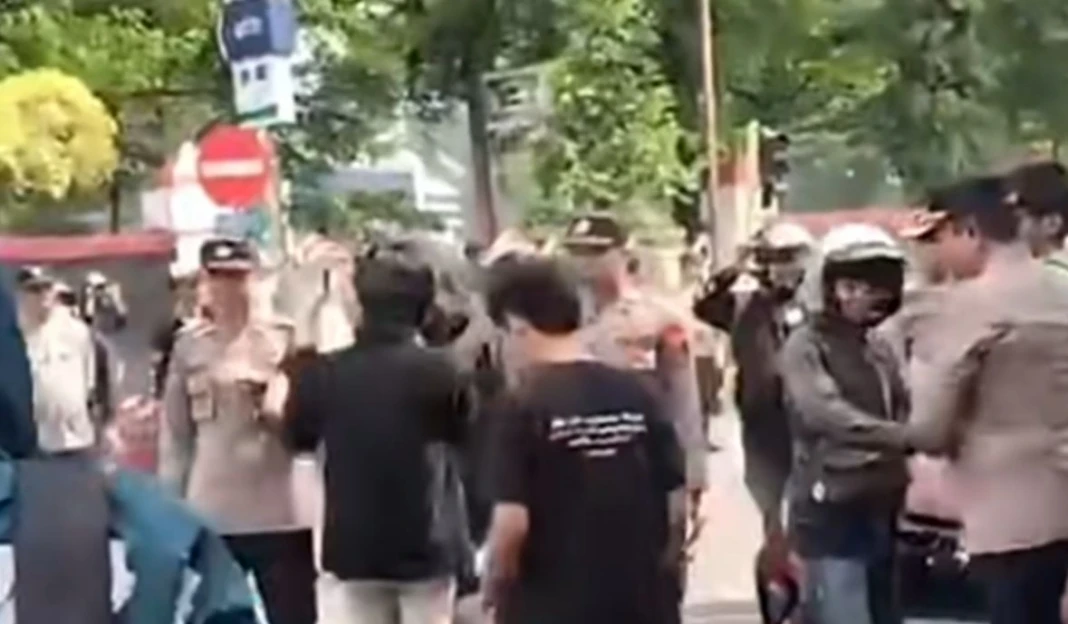 Aksi unjuk rasa ratusan pedagang kaki lima di Gowa protes biaya Ramadhan Fair 7 Juta