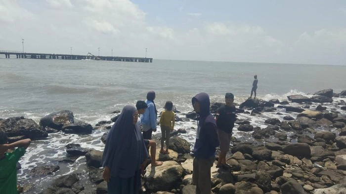 Anak tenggelam di belakang Satadion Barombong Makassar. Dok. istimewa