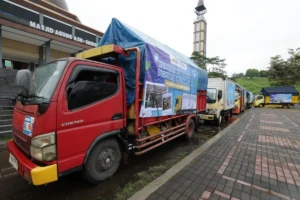 Bantuan bencana longsor dari Kementerian Pertanian di Kecamatan Cisarua, Kabupaten Bandung Barat, Rabu