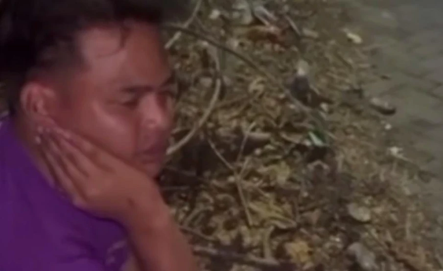 Beredar video seorang pria dibegal di Barombong, Makassar oleh sekelompok orang tidak dikenal.