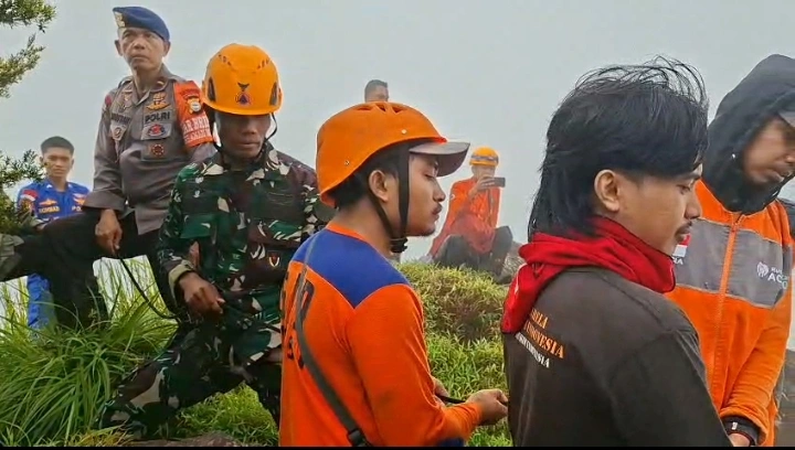 Brimob mengerahkan kekuatan penuh personel dan peralatan untuk mendukung pencarian pesawat ATR 42-500