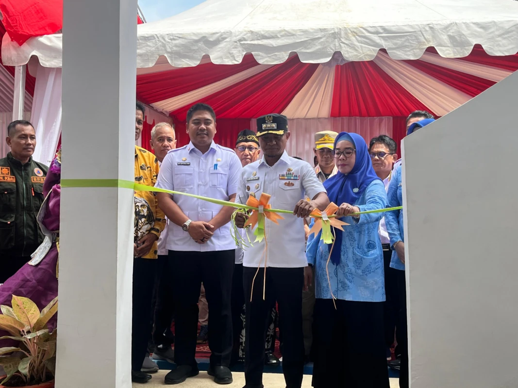 Bupati Bone Andi Asman Sulaiman dalam peresmian revitalisasi SD Inpres 3:77 Panyula Kelurahan Panyula Kecamatan Tanete Riattang Timur Kabupaten Bone, Rabu (28:1:2026).