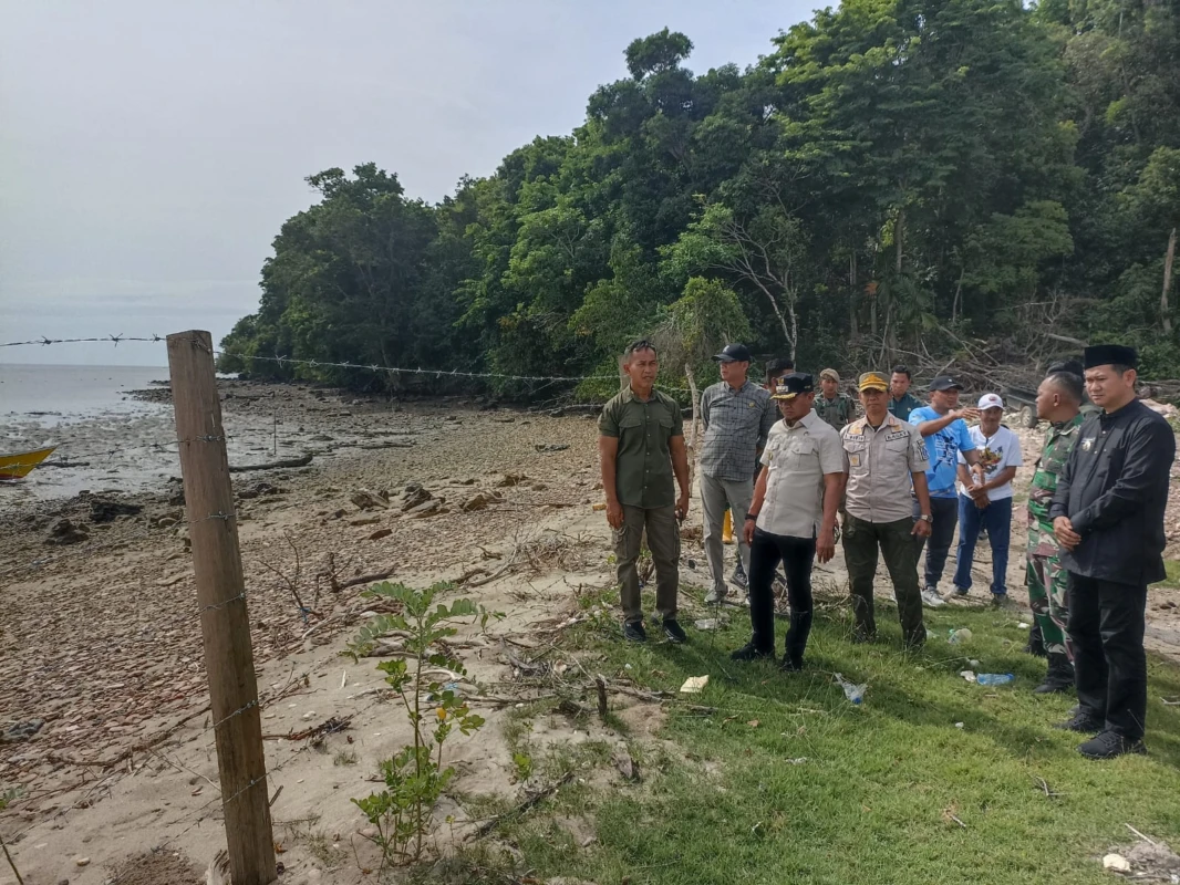 Bupati Bone Andi Asman Sulaiman meninjau lokasi peti kemas di Tonra, Jumat (23:1:2026)