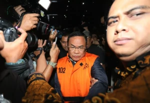 Bupati Pati Sudewo setelah keluar dari gedung KPK