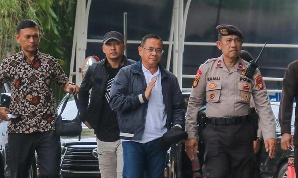 Bupati Pati yang terjaring OTT KPK tiba di gedung KPK Jakarta, Selasa 