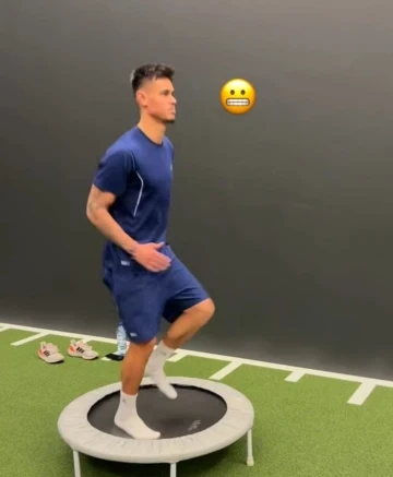 Proses rehabilitasi cedera ACL, Mees Hilgers berjalan sangat lancar. source sluijoerd/ tangkapan layar