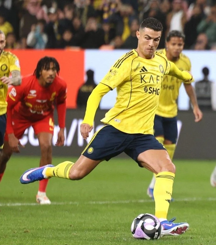 Cristiano Ronaldo cetak go penalti lawan Al Qadsiah