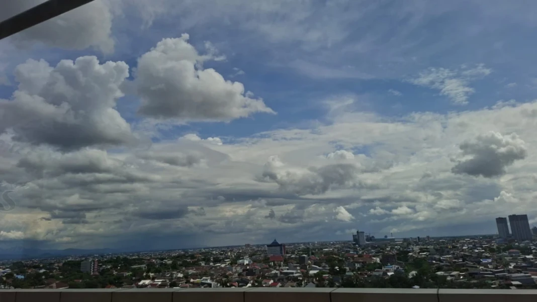 Cuaca Makassar berawan