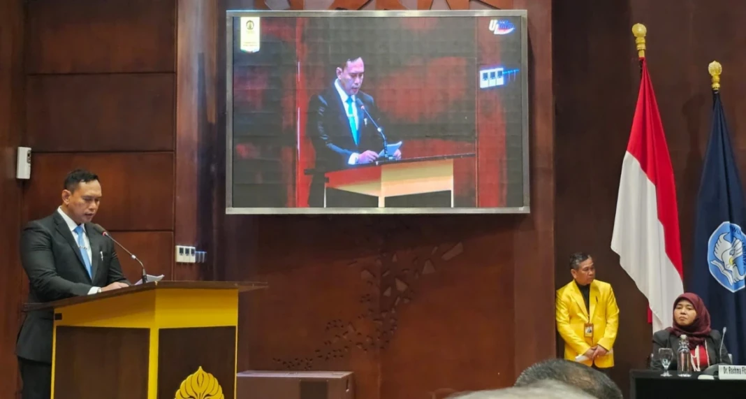 Dirut Bulog Raih Doktor