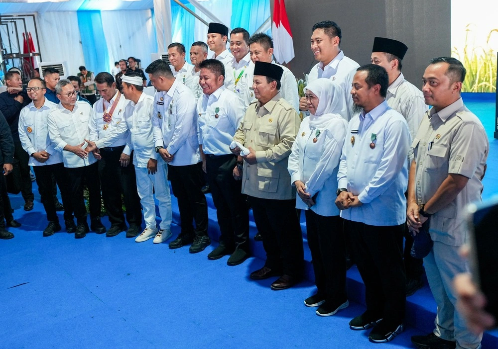Gubernur Andi Sudirman Sulaiman menerima Tanda Kehormatan Satyalancana Wira Karya dari Presiden Prabowo