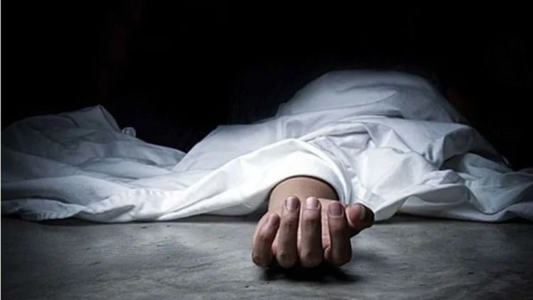 Mahasiswi NF (23) meninggal dunia di Makassar setelah diduga komplikasi usai mengonsumsi obat pelancar haid. Polisi amankan pacarnya.