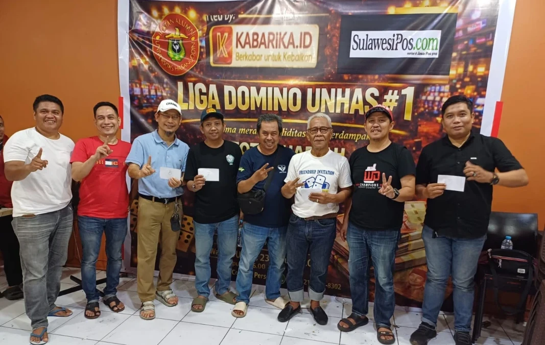 Para pemenang kompetisi domino IKA Unhas