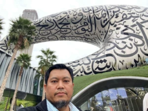 Dr. Eng. Andi Amijoyo Mochtar, ST, M.Sc., Kepala Laboratorium Robotika Teknik Mesin Universitas Hasanuddin, yang menekankan pencetakan logam 3D di luar angkasa sebagai penanda transisi global dari eksplorasi menuju industrialisasi dan tata kelola baru peradaban antariksa.