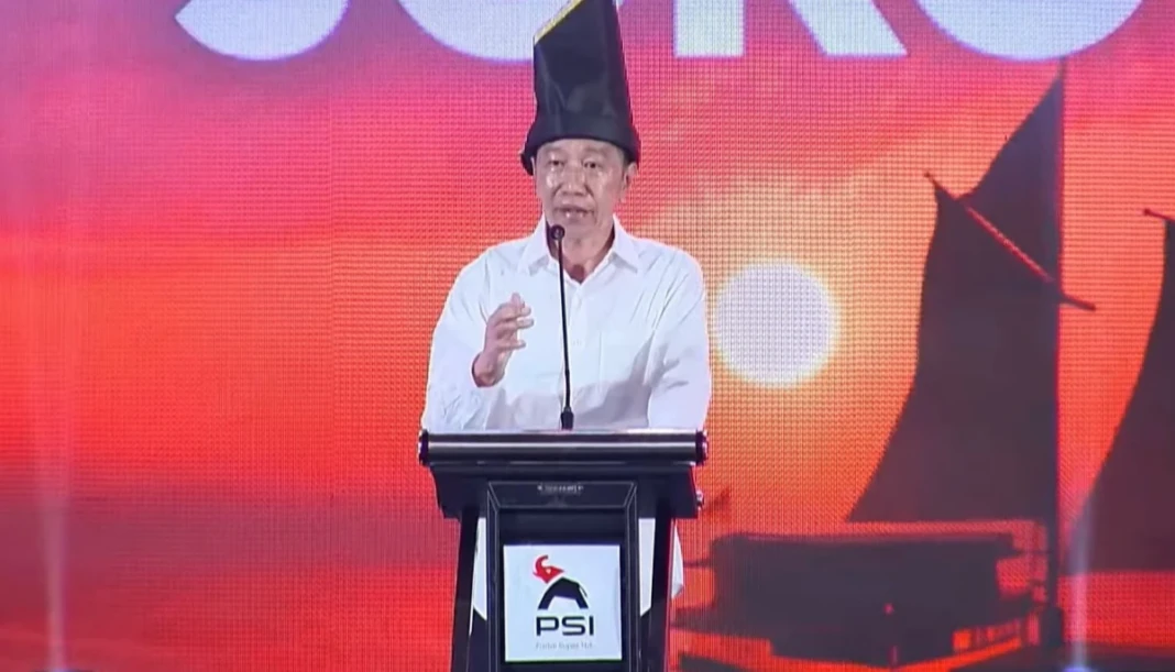 Jokowi saat memberikan arahan dalam Rapat Kerja Nasional (Rakernas) PSI di Hotel Claro, Makassar, 
