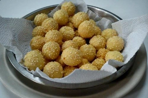 Kacipok, kudapan khas Makassar