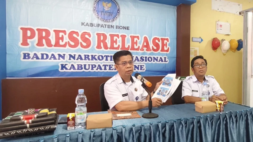 Kepala BNNK Bone membeberkan kronologi pengungkapan kasus peredaran narkoba lintas kabupaten