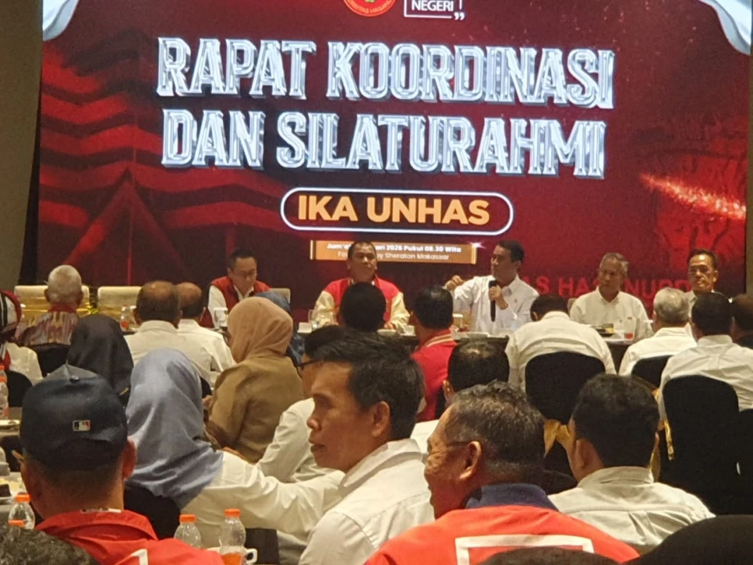 Ketua IKA Unhas Andi Amran Sulaiman memberikan pengarahan pada Rakor dan Silaturahmi IKA Unhas