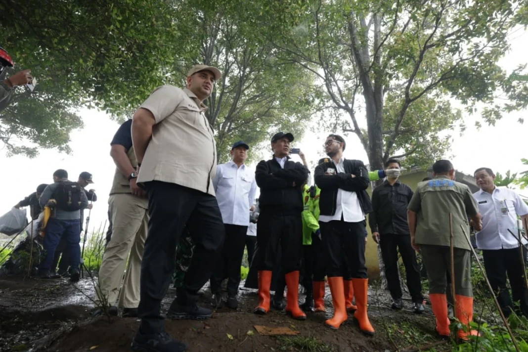 Kunjungan Menteri Pertanian Andi Amran Sulaiman di lokasi bencana longsor di Kecamatan Cisarua, Kabupaten Bandung Barat, Rabu 
