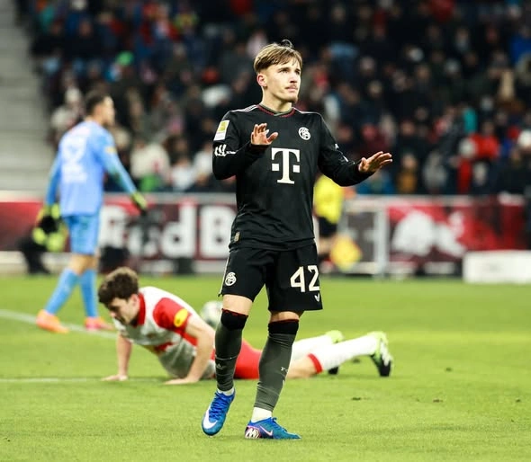 Lennart Kart selebrasi calma