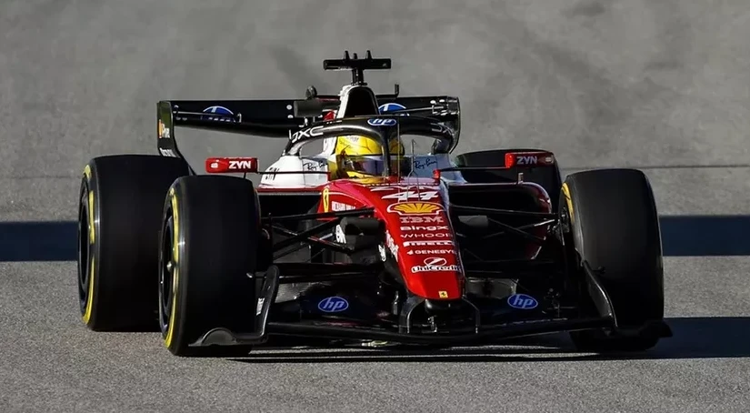 Pembalap F1 dari team Ferrari, Lewis Hamliton tercepat Penutup Shakedown di sirkut Barcelona.