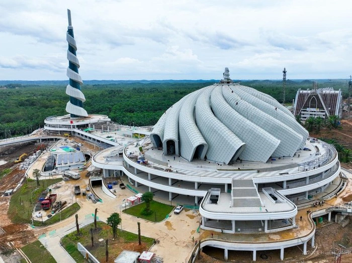 Masjid Negara di IKN sudah hampir selesai. Ini merupakan tampak dekat dari bangunan tersebut. Foto Tim Humas Otorita IKN 2025