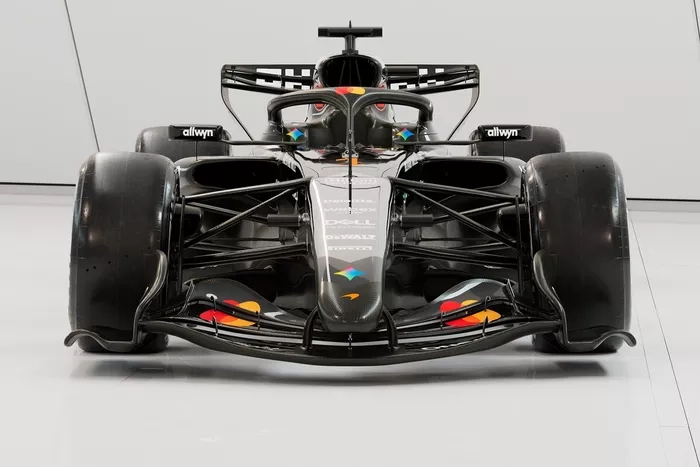 Team Mclaren dengan mobil Formula 1 MCL40 livery. source Mclaren