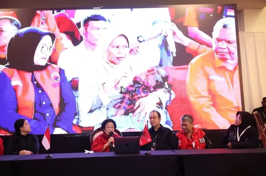 Megawati melakukan panggilan video via Zoom Meeting dengan korban bencana