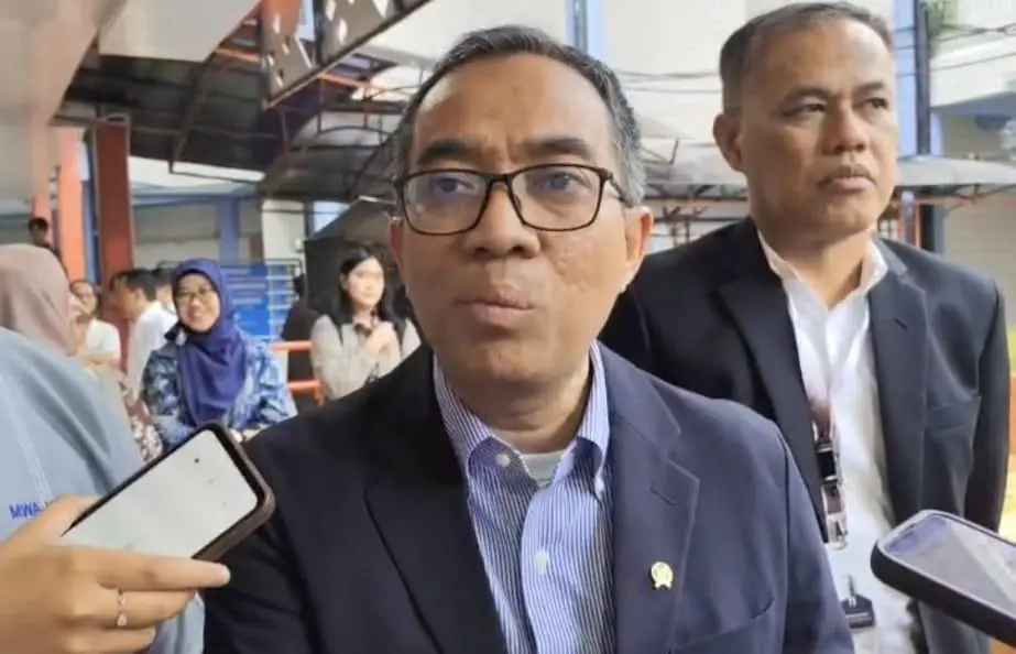 Mendiktisaintek, Prof Brian Yuliarto usai menghadiri kegiatan Chemistry for a Sustainable World Everything is Chemistry and How That Influences Our Choices di Unhas, Kamis