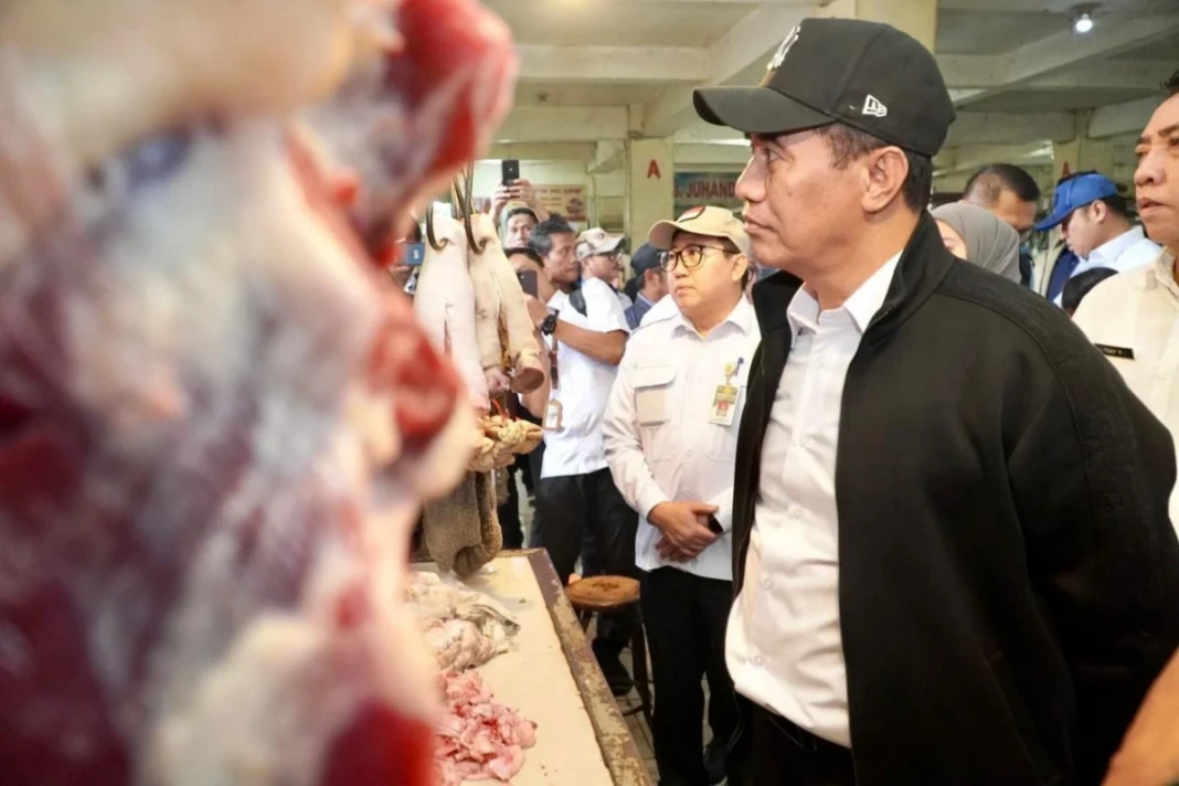 Mentan Andi Amran Sulaiman melakukan inspeksi mendadak di Pasar.