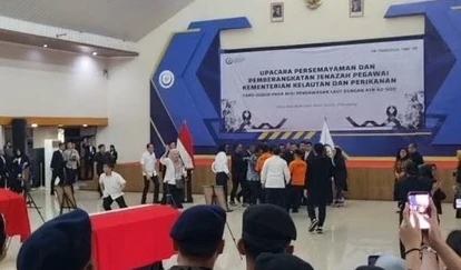 Menteri KKP Trenggono pingsan di acara pelepasan 3 pegawai KKP korban pesawat ATR 42-500