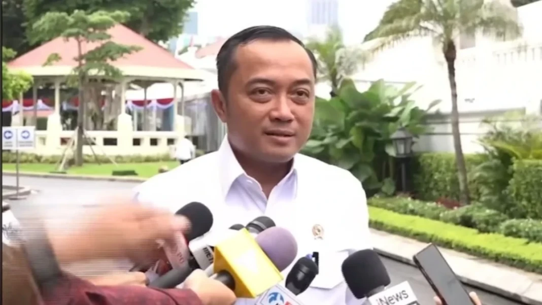 Menteri Sekretariat Negara, Prasetyo Hadi depan Istana Kepresidenan