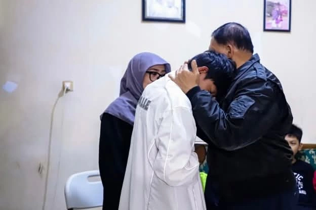 Menteri Trenggono temui keluarga penumpang ATR 42-500