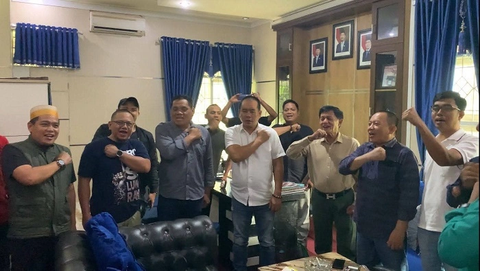 Penyerahan bantuan residium Gerakan Pemekaran Provinsi Luwu Raya