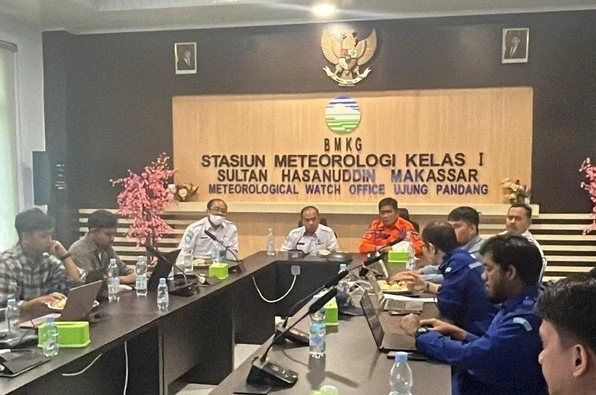 Pertemuan terkait modifikasi cuaca dalam operasi evakuasi korban kecelakaan pesawat ATR 42-500