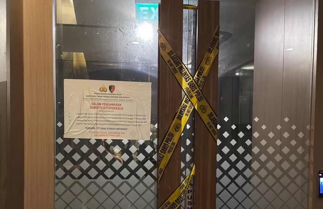 Pintu Kantor Pusat DSI yang diberi garis polisi