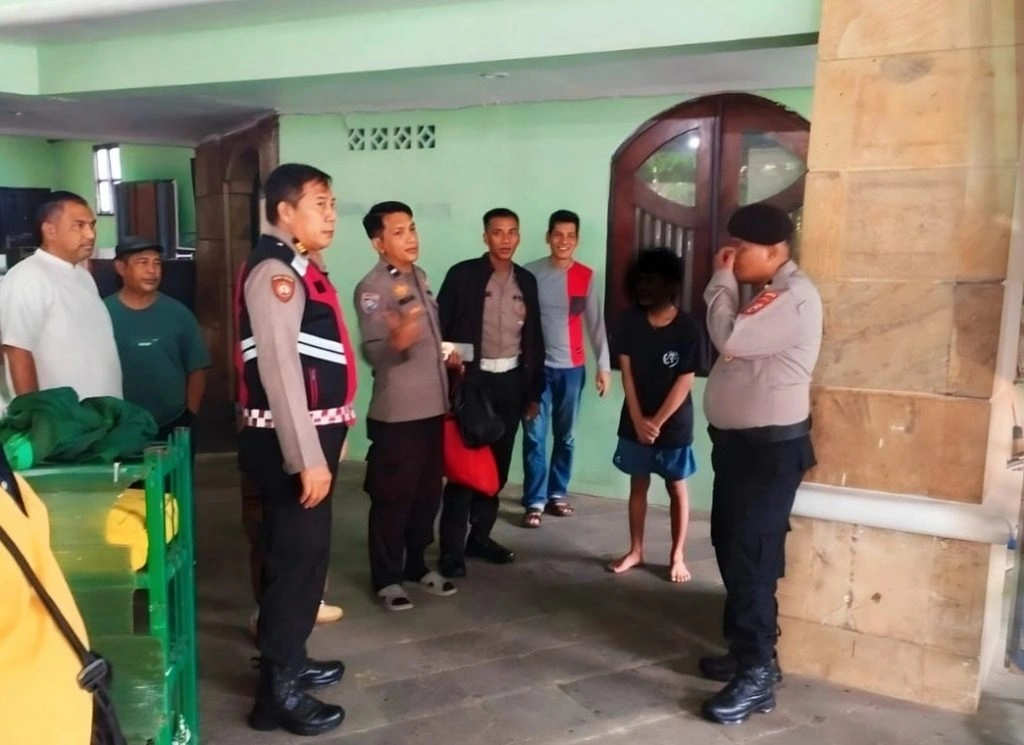 Polsek Panakkukang Polrestabes Makassar menangkap seorang pria yang mencuri kotak amal di Masjid Hajjah Sitti Saerah, Kelurahan Tello Baru, Kecamatan Panakkukang, Kamis