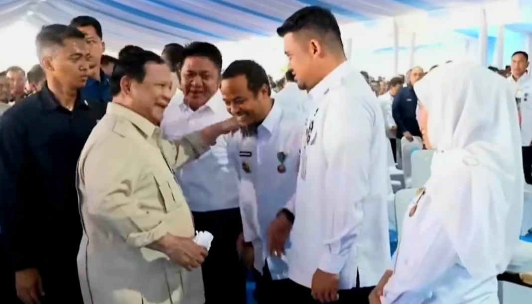 Prabowo tepuk pundak gubernur sulsel