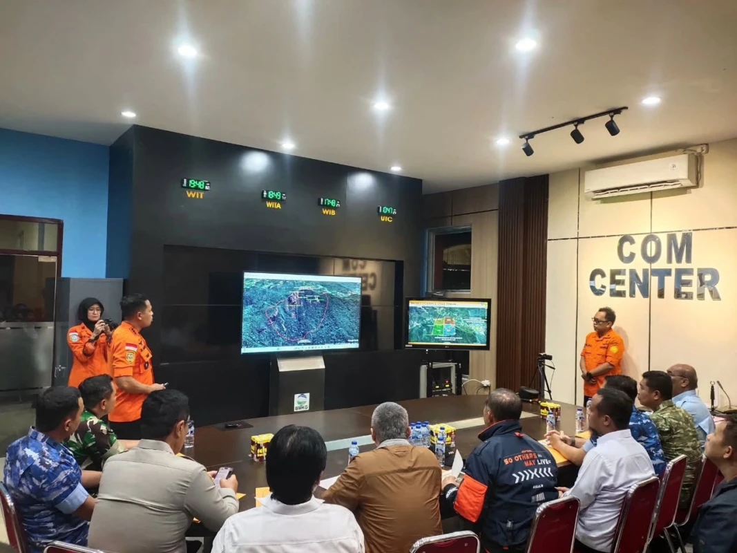 Rapat evaluasi pencarian korban jatuhnya pesawat ATR 42-500, Minggu (18:1:2026)