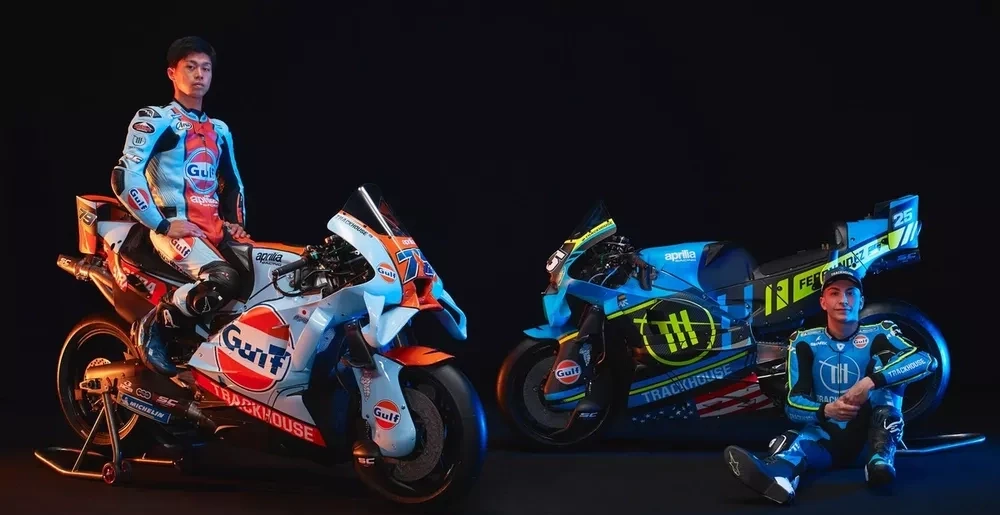 Pembalap Trackhouse Racing Team, Ai Ogura dan Raul Fernandez dengan livery ikonik Gulf di MotoGP 2026