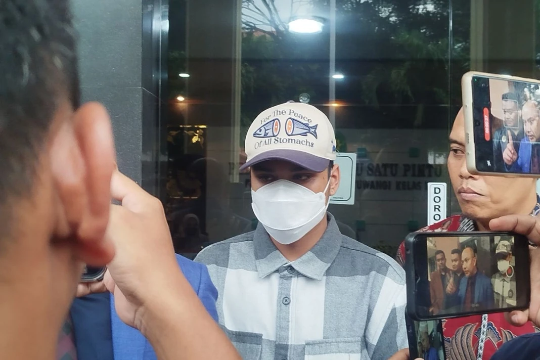 Ressa Rizky Rosano, pemuda 24 tahun yang gugat Denada atas penelantaran dirinya.