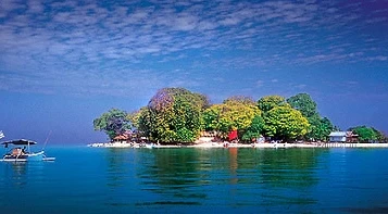 samalona, salah satu pulau di Kepulauan Spermonde.