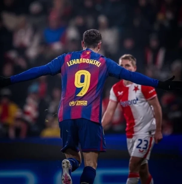 Gol Lewandowski melengkapi kemenangan Barcelona di liga Champions.