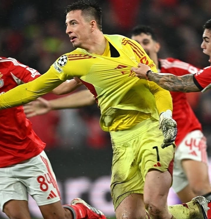 Gol kiper Benfica, Anatoliy Trubin di injury time.