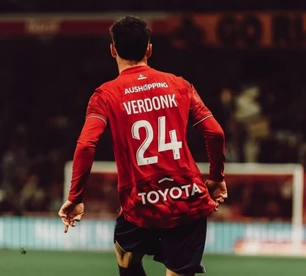 Pemain Timnas, Calvin Verdonk membantu klubnya LOSC Lille lolos ke fase gugur. source