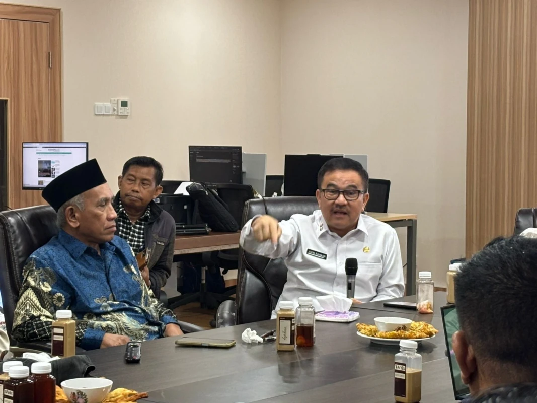 Sekretaris Daerah Sulsel, Jufri Rahman dalam diskusi publik terbatas di Ruang Redaksi SulawesiPos.com, Rabu (28:1:2026).