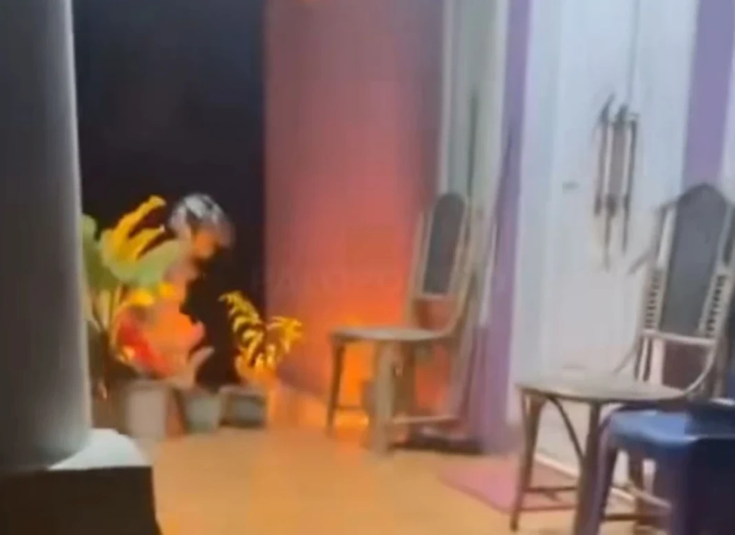 Tangkapan layar video teror bom molotov di Kabupaten Luwu beredar di media sosial