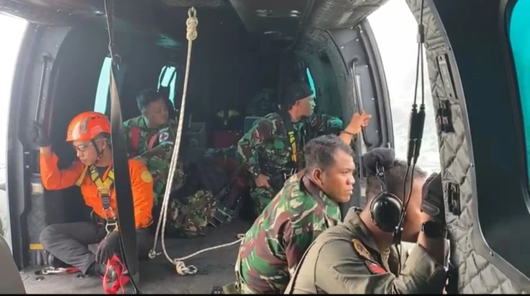 Upaya pencarian pesawat ATR 42-500 oleh TNI AU dan SAR, Sabtu 